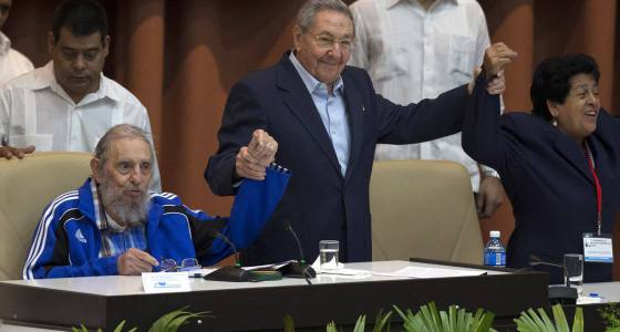 Fidel Castro exhorta comunistas a seguir su legado