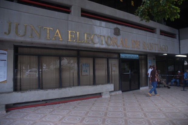 Dirigentes políticos se van a las trompadas en Santiago, Junta suspende revisión