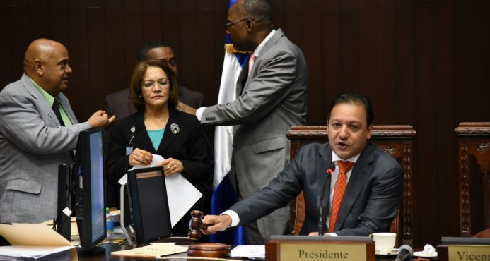 Diputados convierten en Ley proyecto que modifica Plan de Pensiones de congresistas Diputados convierten en Ley proyecto que modifica Plan de Pensiones de congresistas