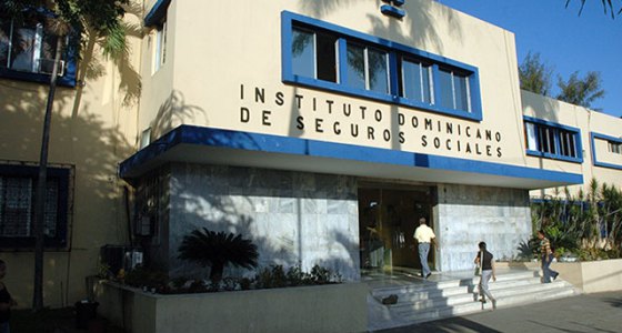 Sindicato de Santiago denuncia supuesto plan para hacer desaparecer el IDSS