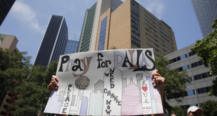 El odio racial y la violencia policial motivaron la matanza de Dallas (EE.UU.)