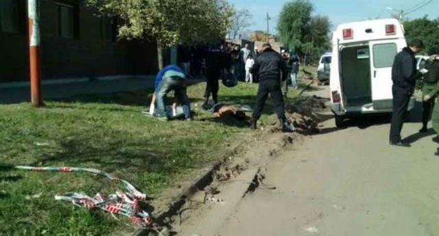 ¡Horror! Mató a su suegro de un escopetazo y se pegó un tiro frente a su mujer y uno de sus hijos ¡Horror! Mató a su suegro de un escopetazo y se pegó un tiro frente a su mujer y uno de sus hijos