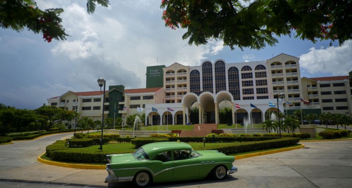 Cuba firma acuerdo que abre la puerta a su entrada al Banco de Desarrollo de América Latina