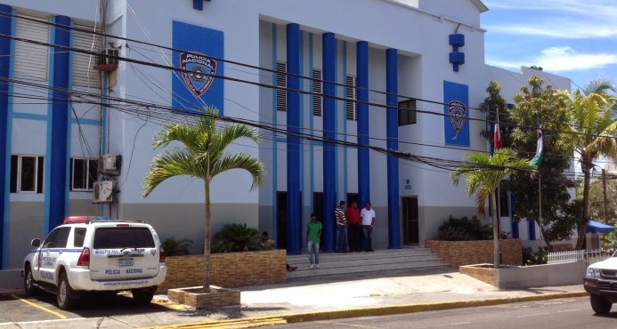 Suspenden 15 policías por aparecer en vídeos grabados por narcos Suspenden 15 policías por aparecer en vídeos grabados por narcos