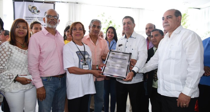 Asociación de mocanos reconoce los méritos de Adriano Miguel Tejada