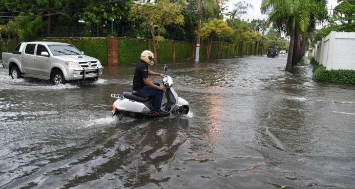 Número de evacuados por lluvias de huracán Matthew aumenta a 13,000