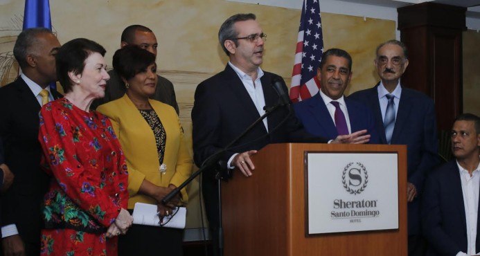 Abinader se reúne con el congresista de EE.UU. Adriano Espaillat