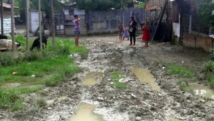 Excrementos inundan calles sector Cienfuegos luego que CORAASAN inaugura planta Excrementos inundan calles sector Cienfuegos luego que CORAASAN inaugura planta