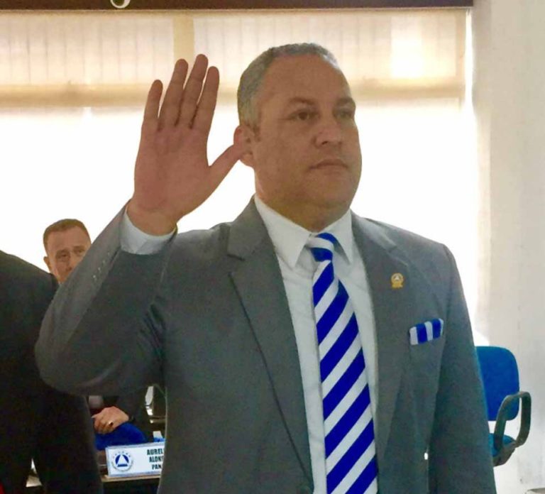Diputado Dominicano Juramentado Presidente de Comisión de Salud Diputado Dominicano Juramentado Presidente de Comisión de Salud