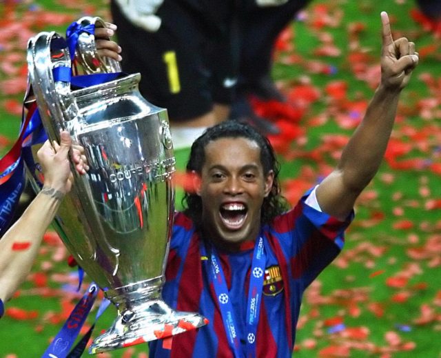 Se retira el futbolista brasileño Ronaldinho