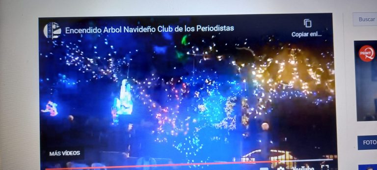 Club Recreativo de los Periodistas de Santiago enciende árbol de Navidad