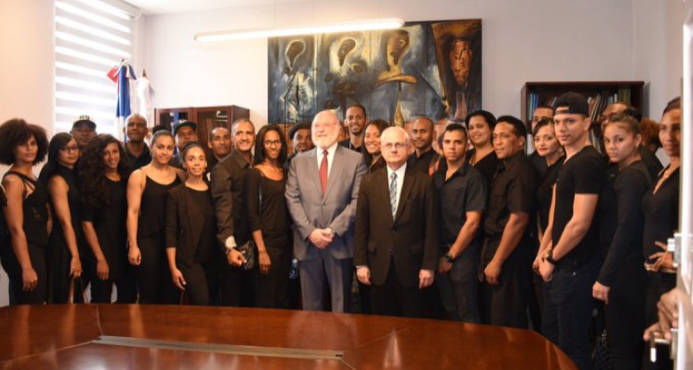 Ministro Vergés dispone nivelar  salarios a miembros de las compañías artísticas