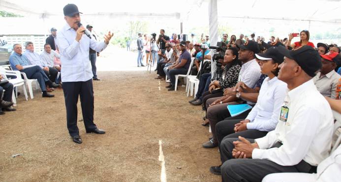 PTE MEDINA SE REUNE CON PORCICULTORES DE SANTIAGO