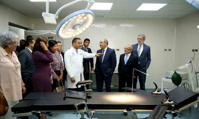 PTE DANILO MEDINA ENTREGA REMOZADO HOSPITAL DE FANTINO