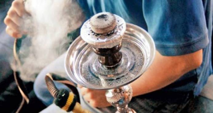 consumo en una sesión de hookah es similar a la de cien cigarrillos