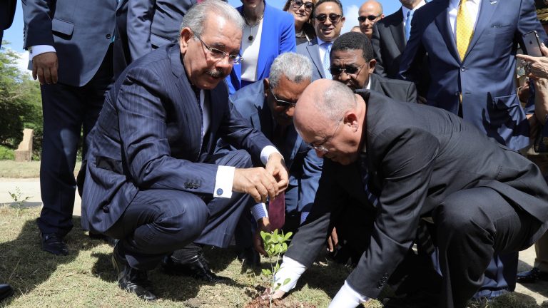 Danilo entrega Jardín Botánico Profesor Eugenio de Jesús Marcano