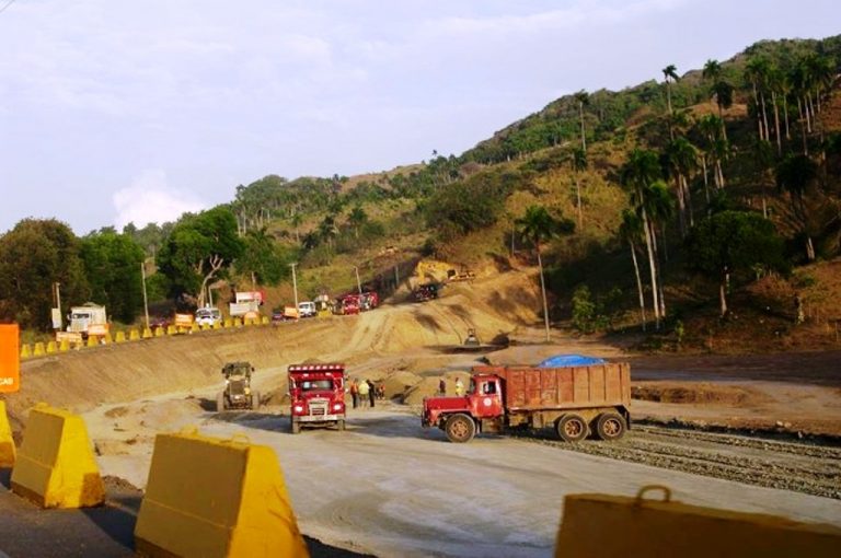 Conductores se quejan por lentitud  trabajos ampliación tramo carretero Maimón-Puerto Plata