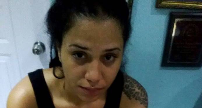 Golpean  mujer acusada de planificar asesinato de pareja