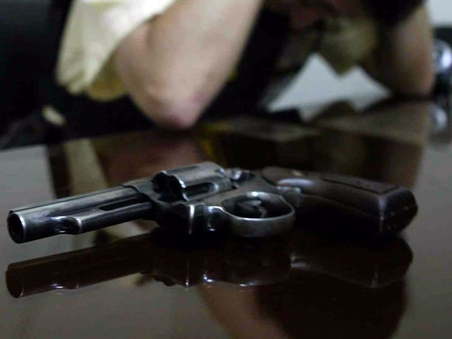 Capitán retirado se suicida tras haber creído que había matado a su pareja