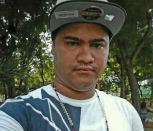 POLICIA BUSCA A DOS POR ASESINATO DE JOVEN EN FIESTA DE CARNAVAL