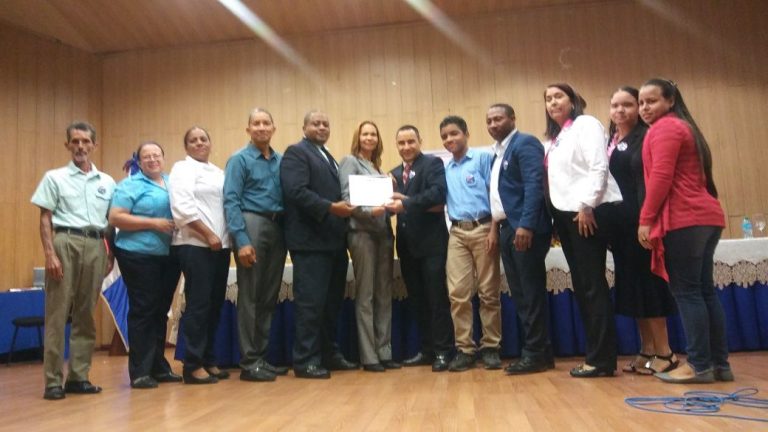 Dirección Regional Educación Santiago reconoce Junta Centro Salomé Ureña