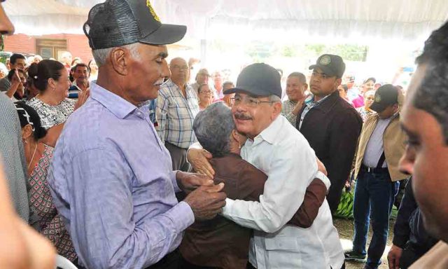 Danilo apoya a productores de Pedro García y piscicultores de Sabana Iglesia para elevar ingresos