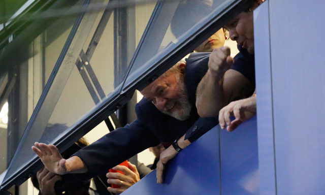 LULA SE ENTREGARA A LA POLICIA