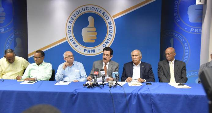 Paliza y Mejía siguen firmes