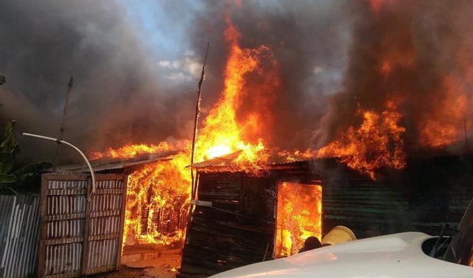 INCENDIO REDUCE  A CENIZAS CUATRO CASAS