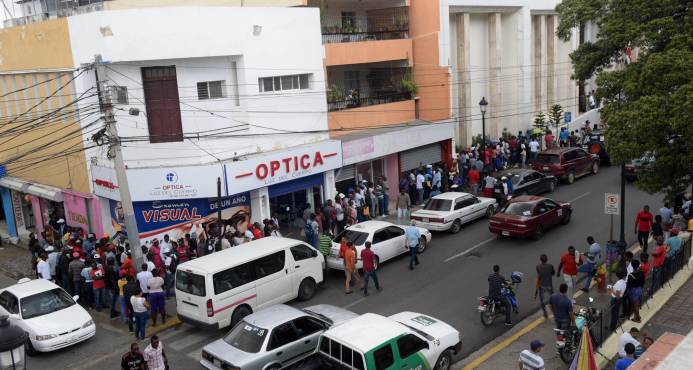 Diariamente haitianos buscan documentos de regularización