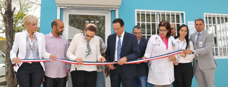 PROMESE/CAL inaugura dos Farmacias del Pueblo en Santiago supera los tres millones de pesos