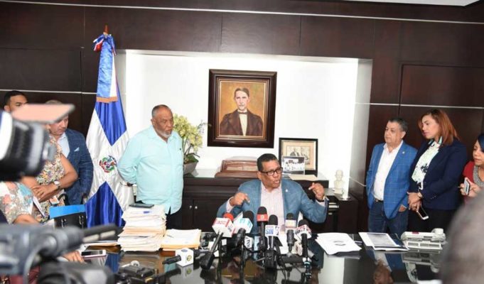 Pte Camara de Diputados dice monto para asistencia social fue rebajado