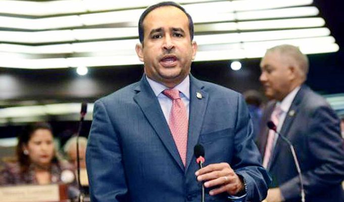 DIPUTADO PIDE A ALCALDE ABEL MARTINEZ PRESENTAR PRUEBAS SOBRE CARNET FALSOS