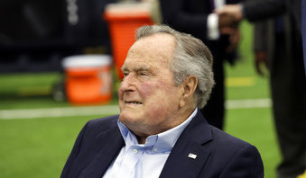 Internan al ex presidente George H.W. Bush