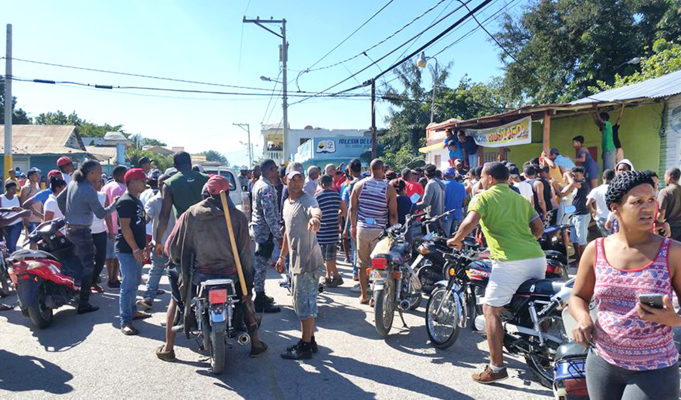 MUERE COMERCIANTE Y UNO DE SUS ATRACADORES