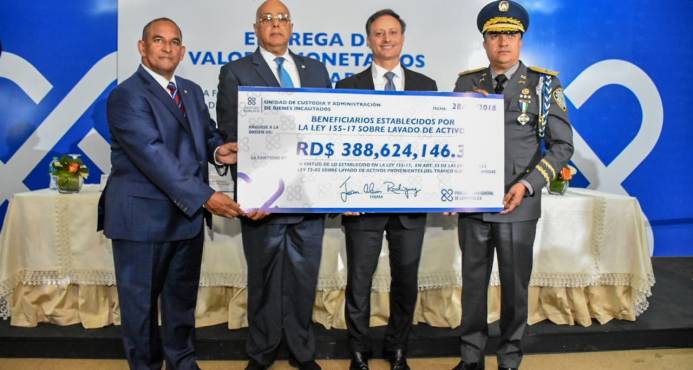 Procuraduría entrega a instituciones RD$388 millones decomisados al narcotráfico
