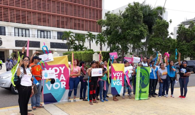 MUJERES EXIGEN APROBACION DEL ABORTO