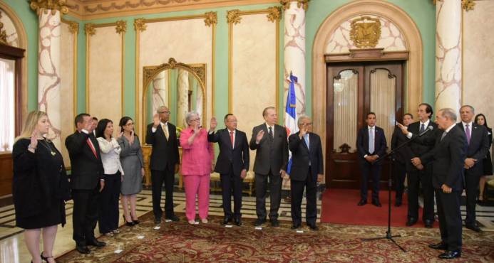 Pte  Danilo Medina juramenta a nuevos Ministros