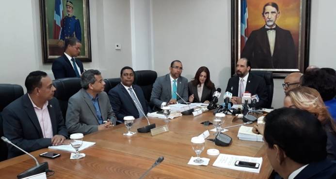 POR FALTA DE QUORUM FRACASA REUNION COMISIÓN ESTUDIA PROYECTO LEY DE PARTIDOS