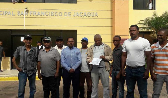 EMPLEADOS CANCELADOS PIDEN SUS PRESTACIONES