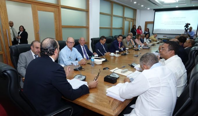 SE REUNE COMISION ESPECIAL QUE ESTUDIA PROYECTO DE LEY  PARTIDOS