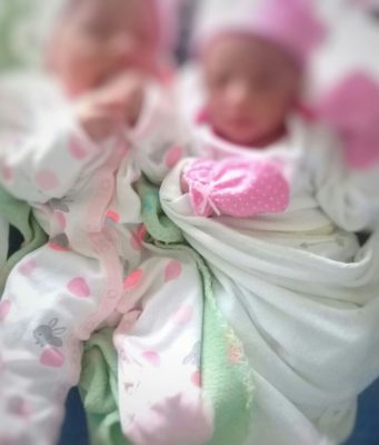 ROBAN DE HOSPITAL UNA GEMELA  RECIEN NACIDA