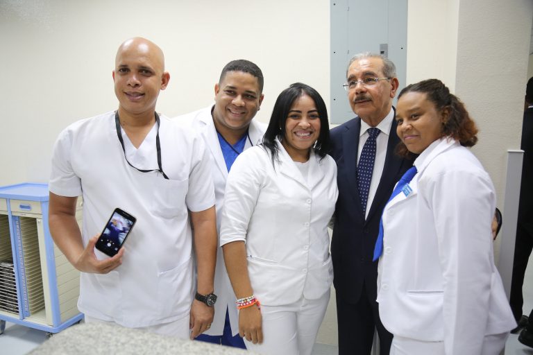 Danilo entrega moderno hospital y Centro de Diagnóstico número 35 de los 50 prometidos