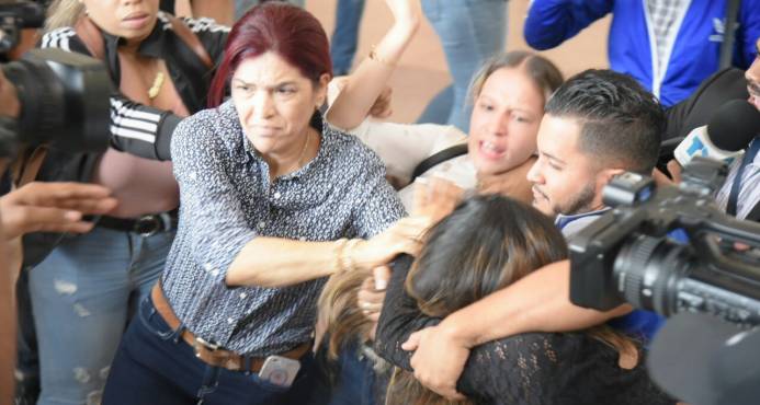 INTERNAN PERIODISTA GOLPEADA