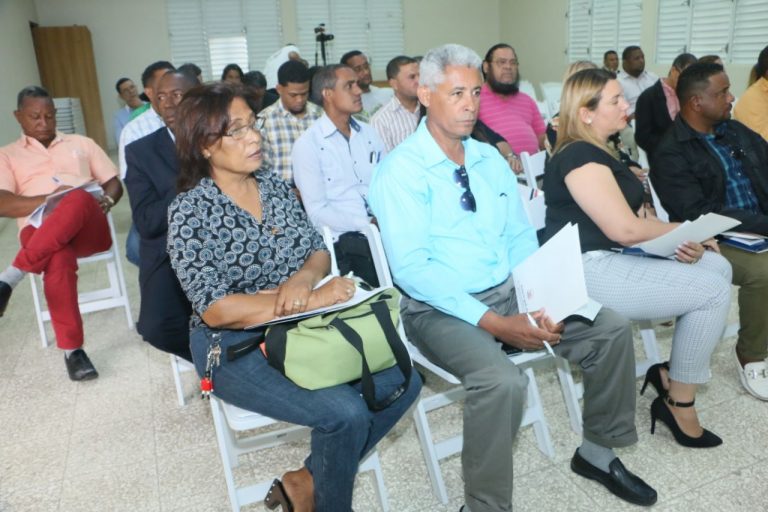 Tribunal Constitucional realiza conversatorio para comunicadores en Montecristi