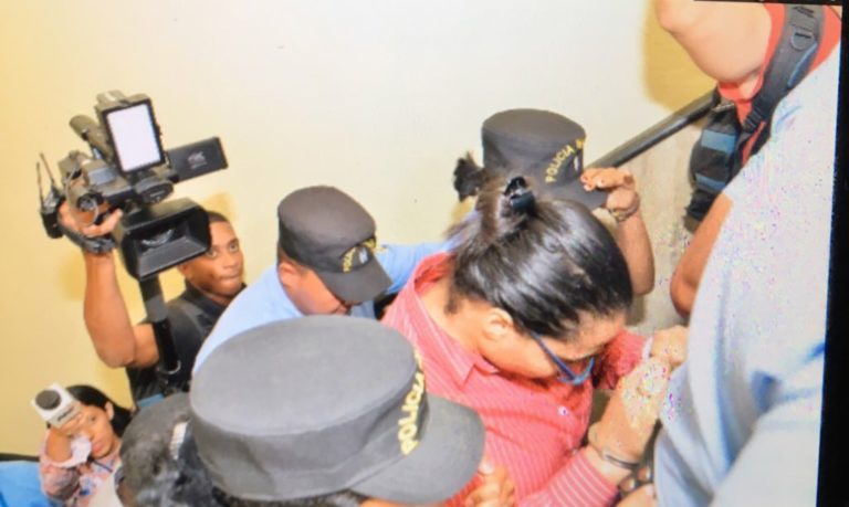 Tres meses de prisión a esposa de Donni Santana