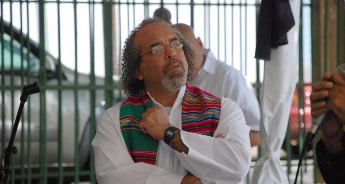 Rogelio Cruz sigue siendo sacerdote, pero no puede celebrar misa