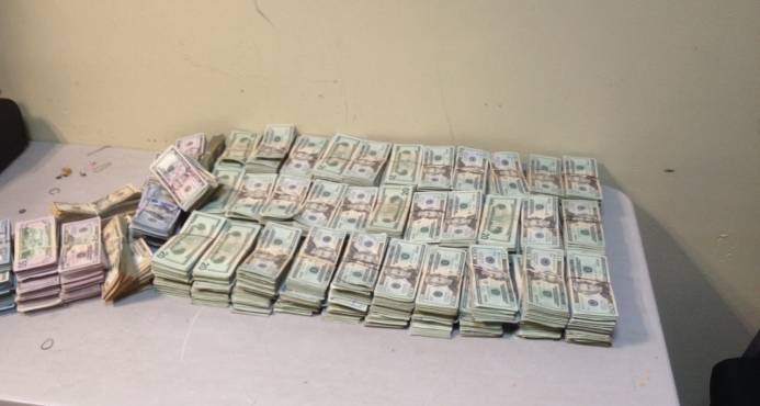 Aduanas  incauta  a una mujer 414 mil dólares en el Aeropuerto Internacional del Cibao