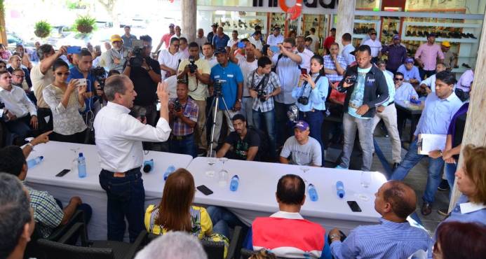 PARED PEREZ AFIRMA SU CANDIDATURA ES INDETENIBLE