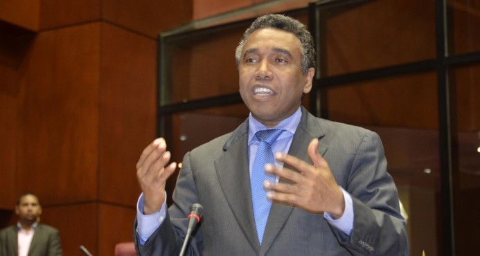 Senador Félix Bautista y familiares están impedidos de viajar a EEUU